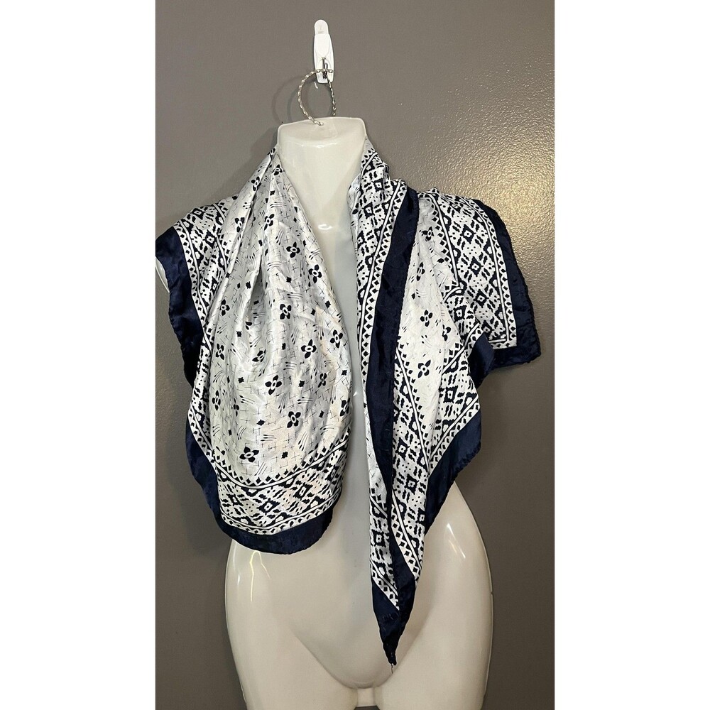 Silky Scarf Shawl Womens One Size White Navy Blue Bandana Print Geometric Square